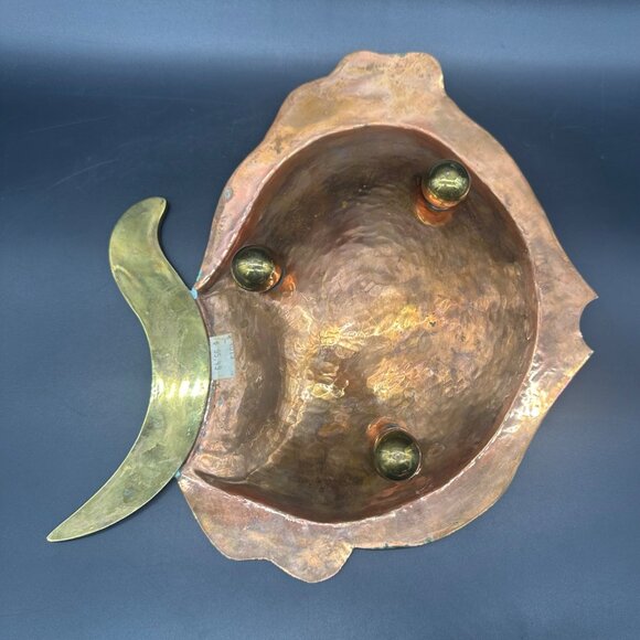 Mid Century Hammered Brass Copper Fish Dish Abalone Shell Inlay Mexico Footed - Picture 3 of 11